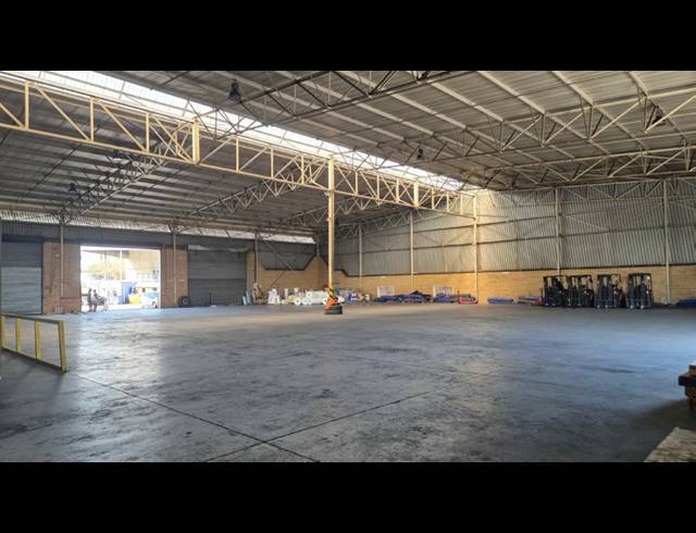 1,850M² WAREHOUSE TO LET IN SPARTAN